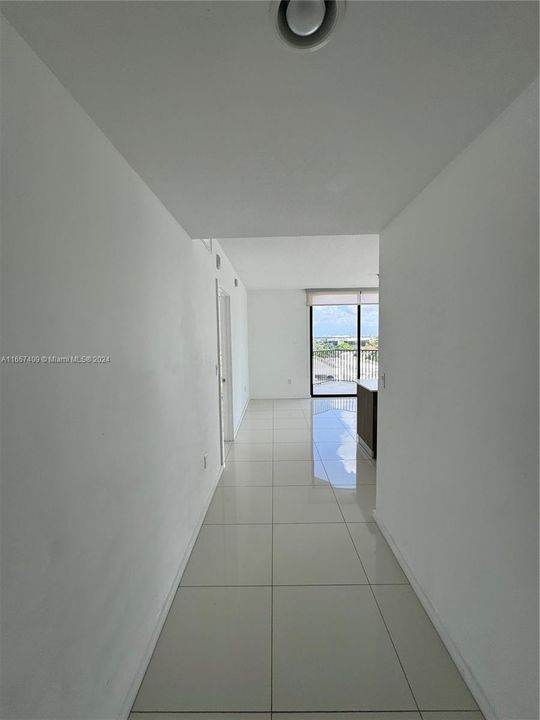 最近租的: $3,400 (2 贝兹, 2 浴室, 1073 平方英尺)