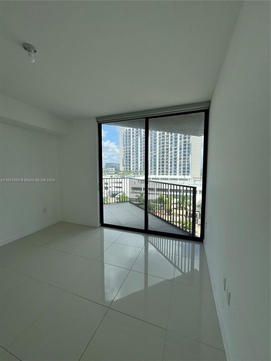 最近租的: $3,400 (2 贝兹, 2 浴室, 1073 平方英尺)