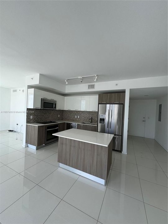 最近租的: $3,400 (2 贝兹, 2 浴室, 1073 平方英尺)