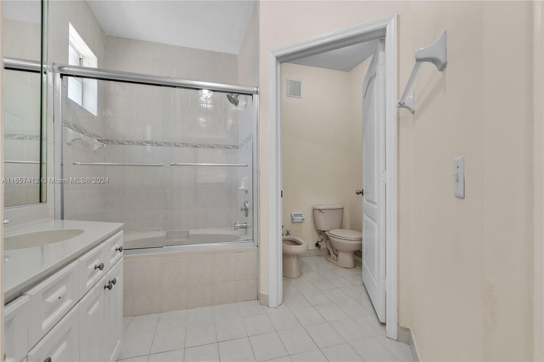 Active With Contract: $3,200 (3 beds, 2 baths, 1809 Square Feet)