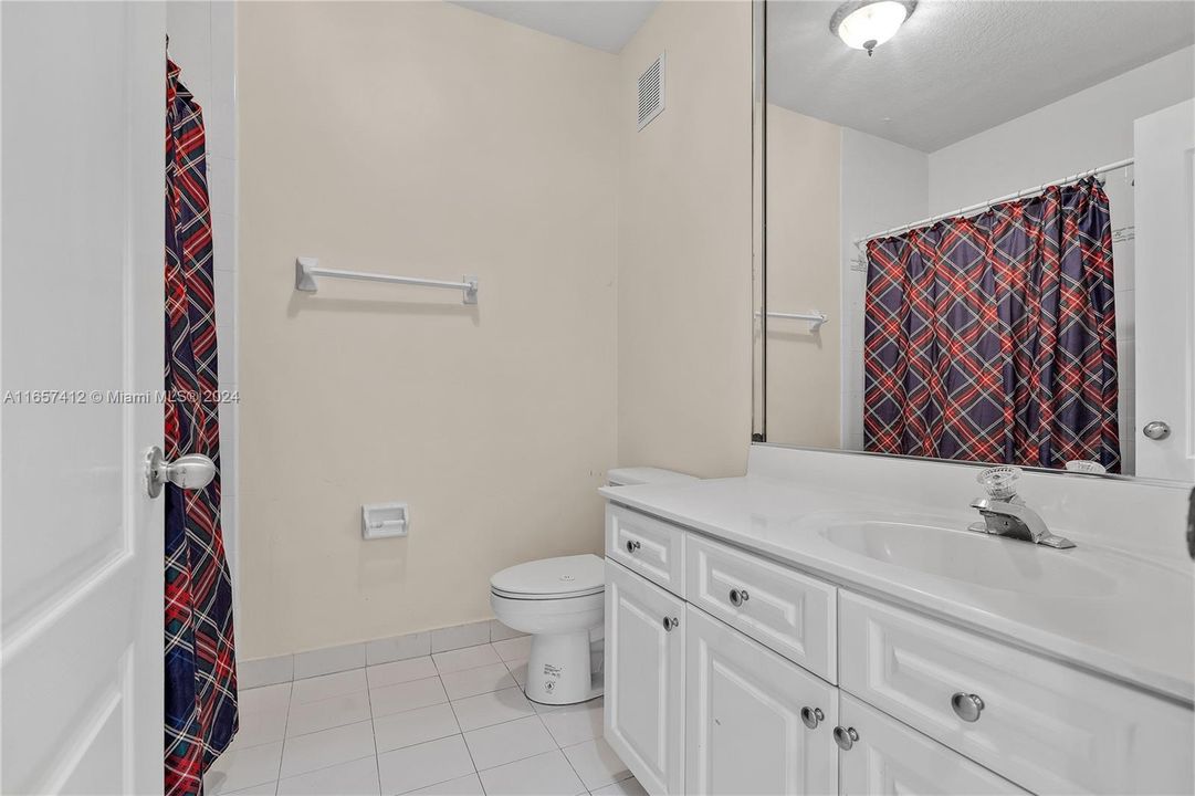 Active With Contract: $3,200 (3 beds, 2 baths, 1809 Square Feet)