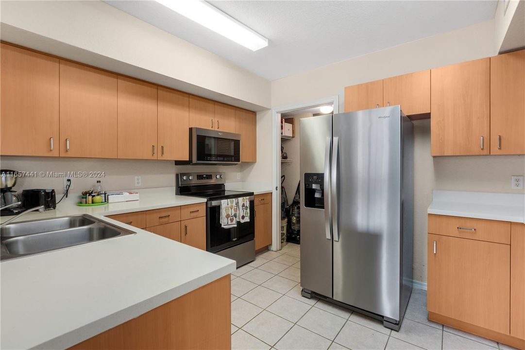 For Sale: $259,000 (2 beds, 2 baths, 1162 Square Feet)