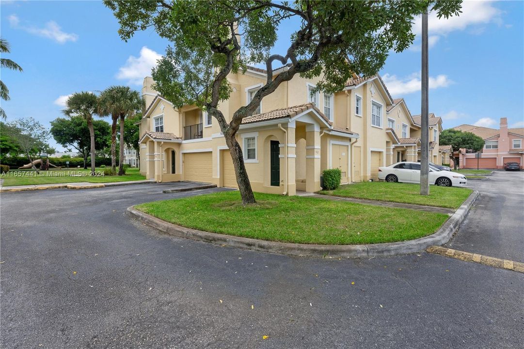 For Sale: $259,000 (2 beds, 2 baths, 1162 Square Feet)