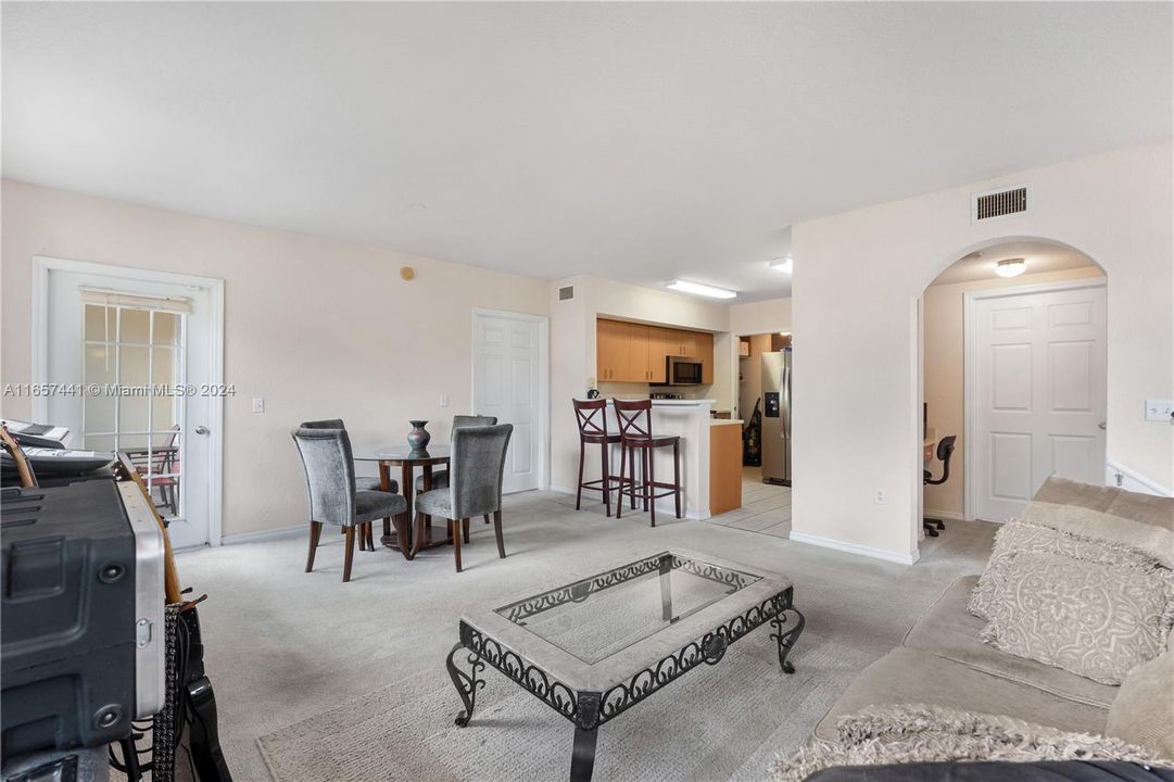 For Sale: $259,000 (2 beds, 2 baths, 1162 Square Feet)