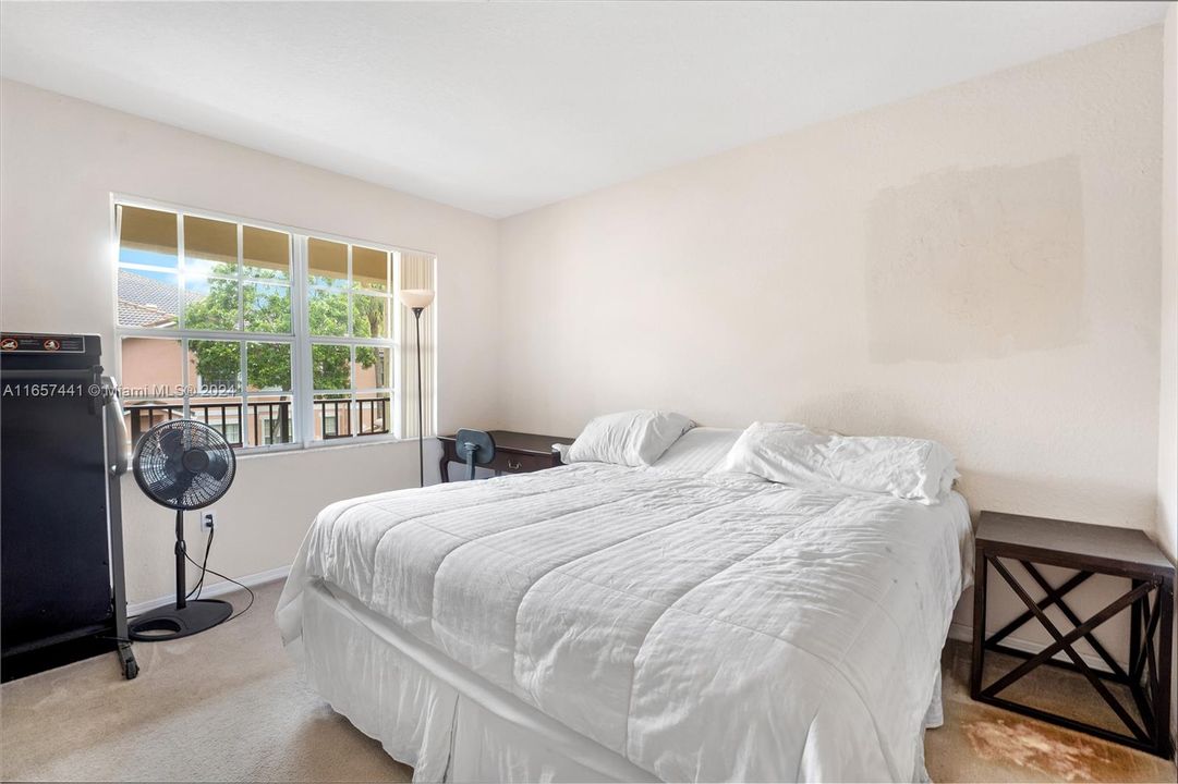 For Sale: $259,000 (2 beds, 2 baths, 1162 Square Feet)