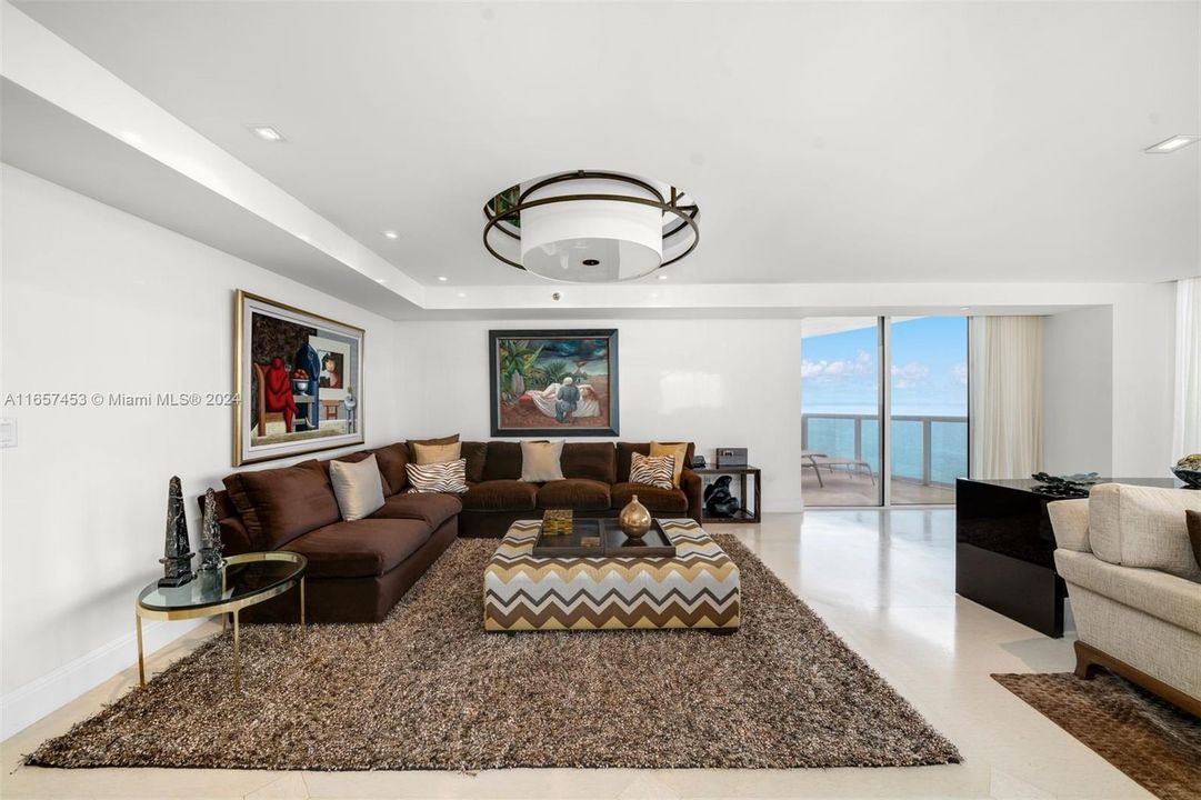 For Sale: $3,495,000 (4 beds, 4 baths, 3945 Square Feet)