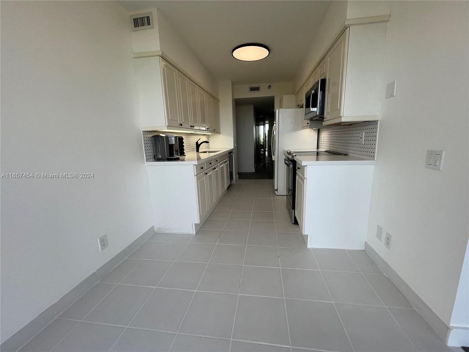 For Rent: $3,800 (2 beds, 2 baths, 1310 Square Feet)