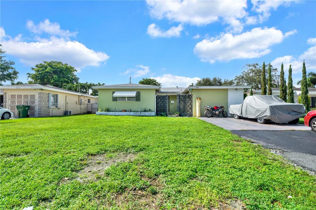 Active With Contract: $525,000 (4 beds, 2 baths, 1885 Square Feet)