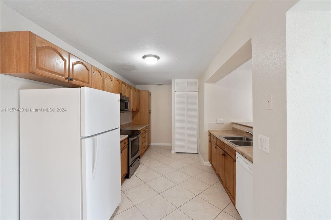 For Sale: $439,900 (4 beds, 2 baths, 1892 Square Feet)