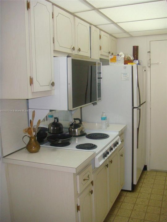 For Rent: $3,500 (1 beds, 1 baths, 980 Square Feet)