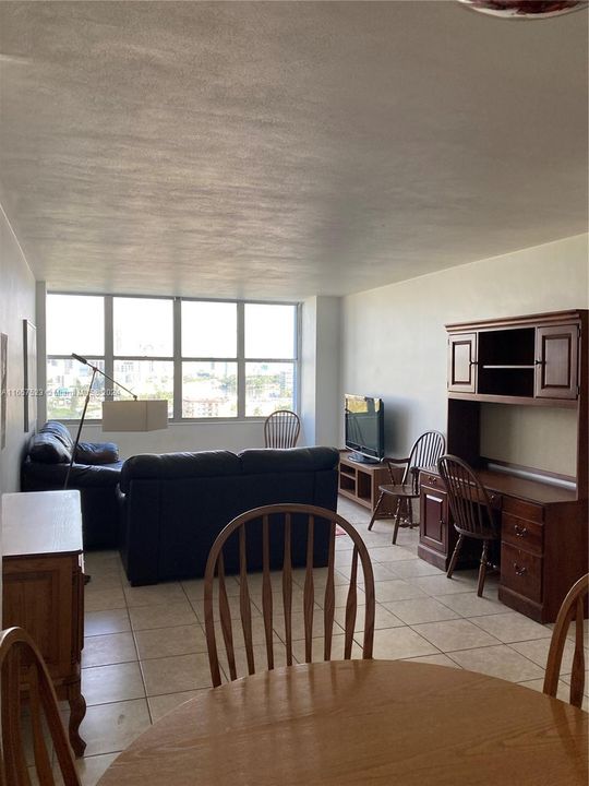 For Rent: $2,850 (2 beds, 2 baths, 1045 Square Feet)