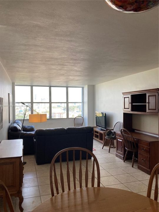 For Rent: $2,850 (2 beds, 2 baths, 1045 Square Feet)