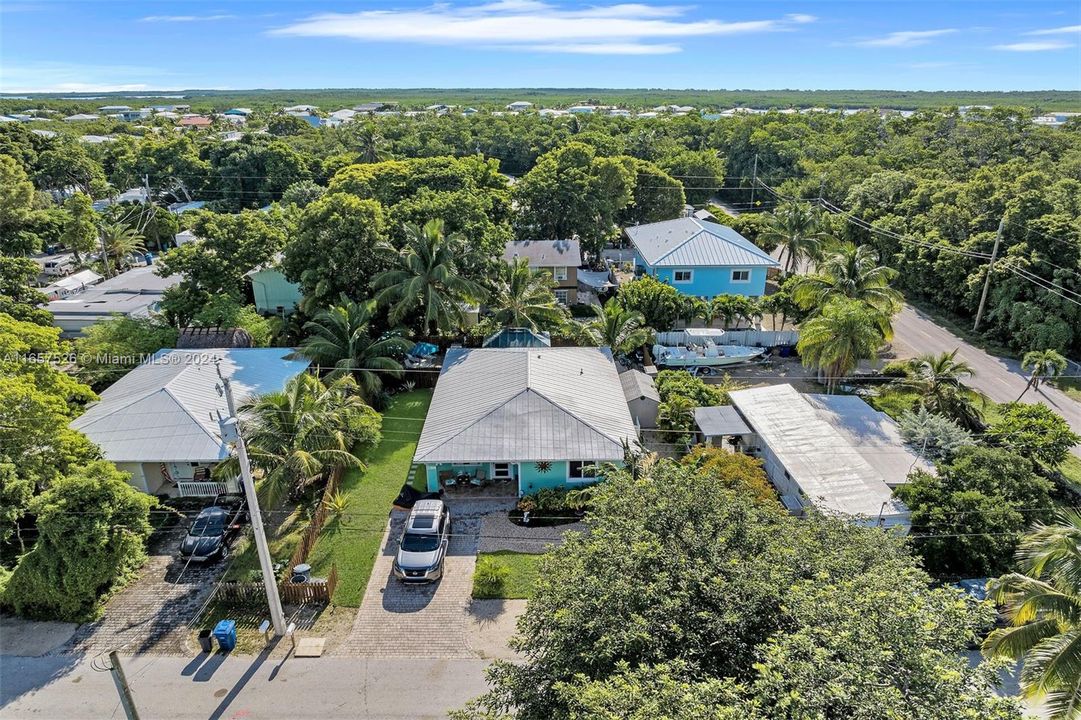 For Sale: $750,000 (3 beds, 2 baths, 1572 Square Feet)