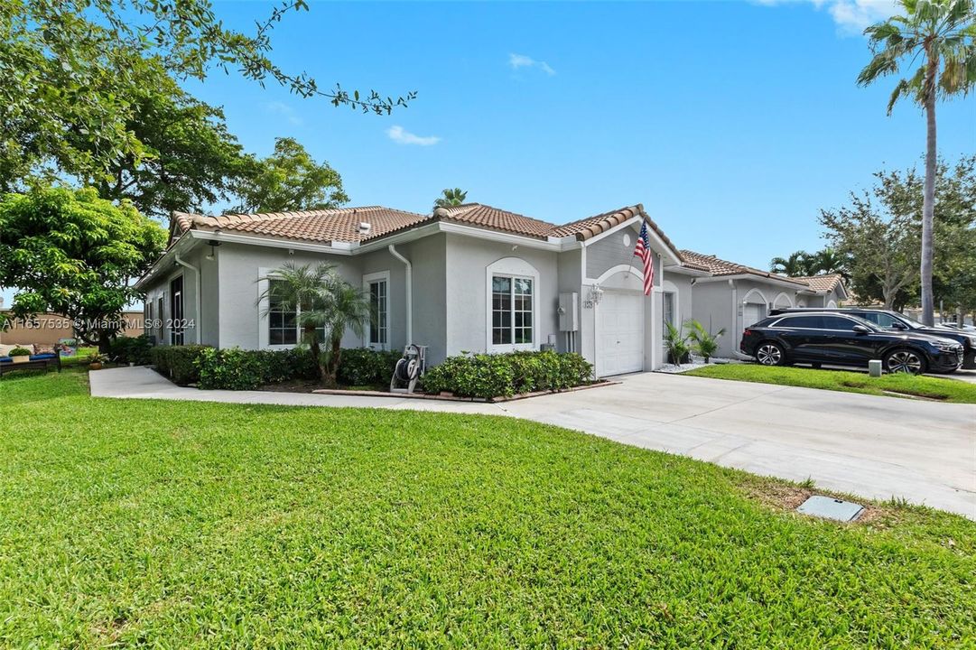 For Sale: $530,000 (3 beds, 2 baths, 1495 Square Feet)