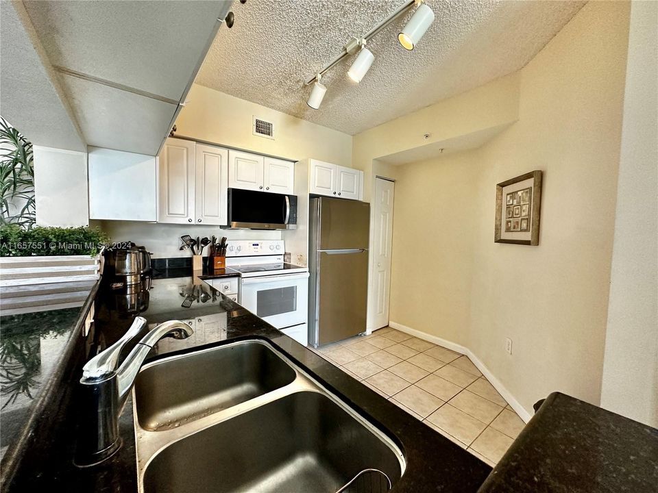 For Rent: $3,100 (2 beds, 2 baths, 1116 Square Feet)