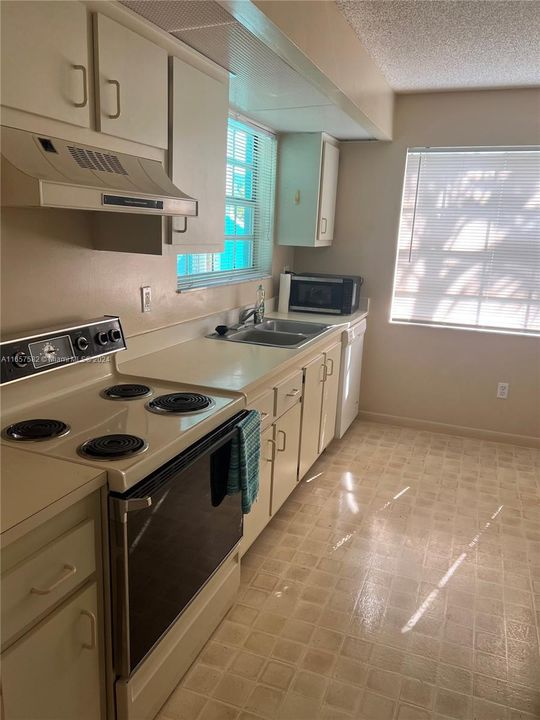 For Rent: $1,800 (2 beds, 2 baths, 1070 Square Feet)