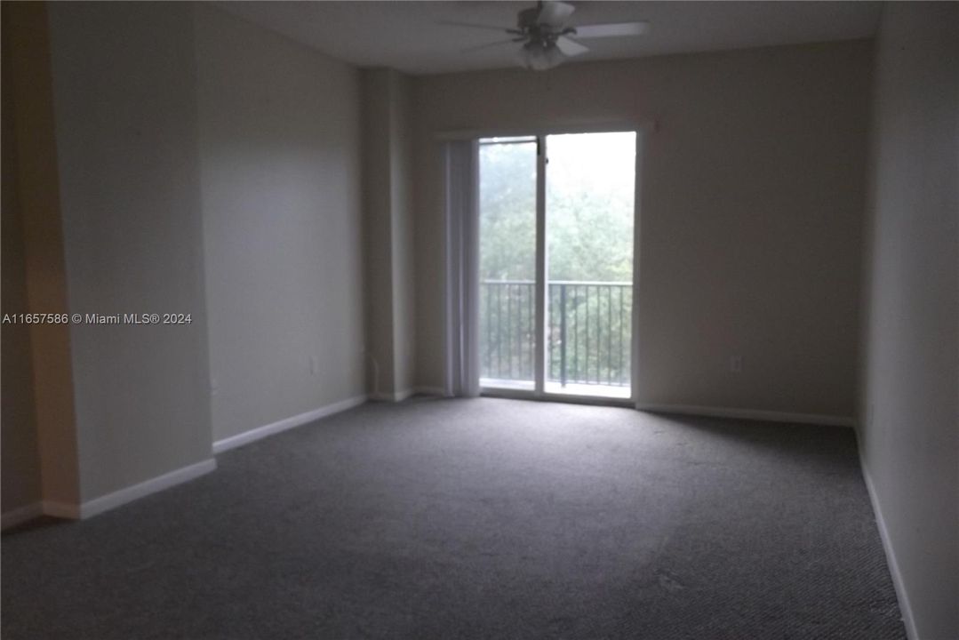 For Rent: $2,200 (1 beds, 1 baths, 816 Square Feet)