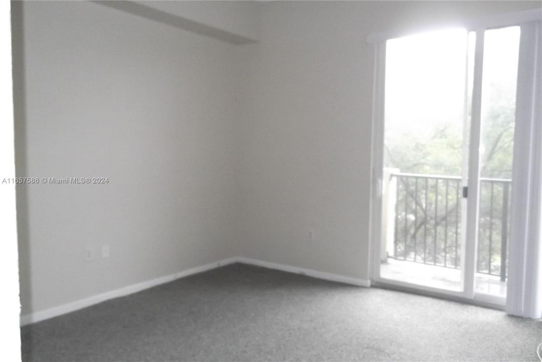 For Rent: $2,200 (1 beds, 1 baths, 816 Square Feet)