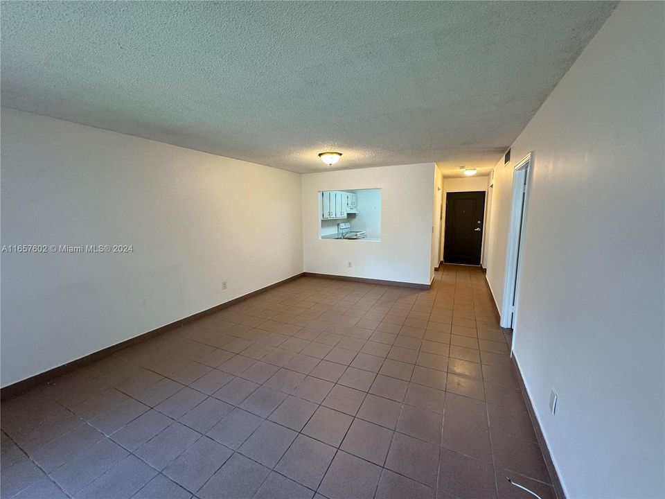 For Rent: $1,700 (1 beds, 1 baths, 712 Square Feet)