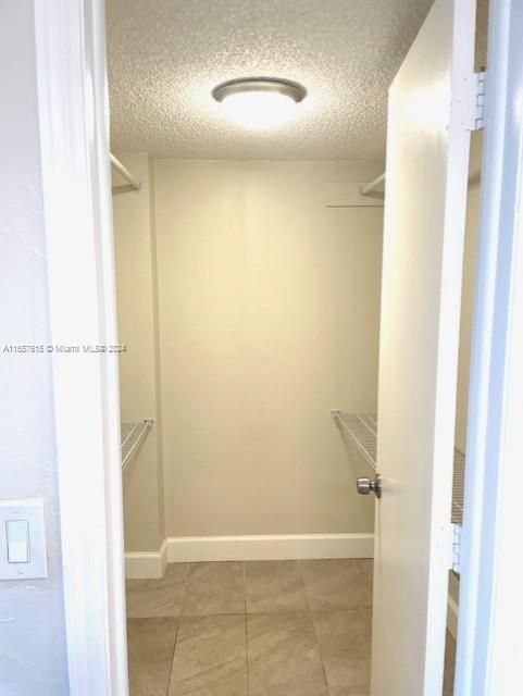 Active With Contract: $1,900 (1 beds, 1 baths, 654 Square Feet)