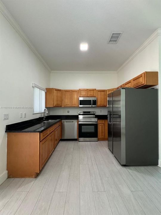 For Rent: $2,500 (2 beds, 2 baths, 988 Square Feet)