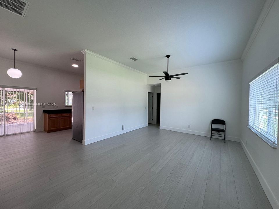 For Rent: $2,500 (2 beds, 2 baths, 988 Square Feet)