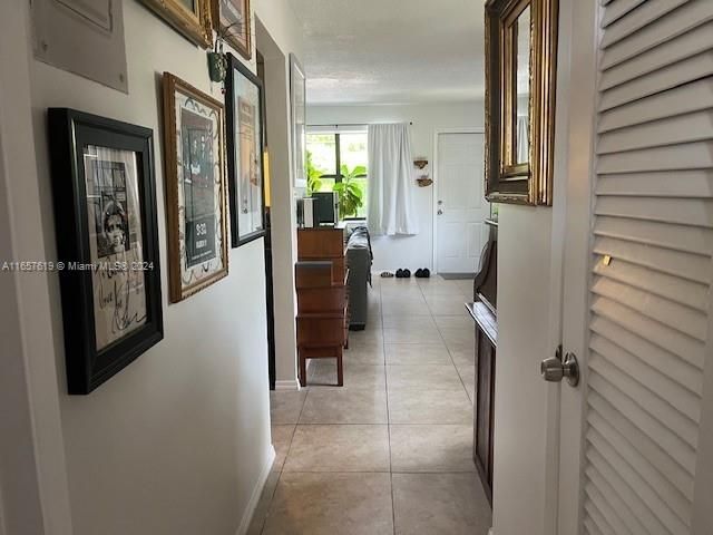 For Rent: $1,650 (1 beds, 1 baths, 730 Square Feet)