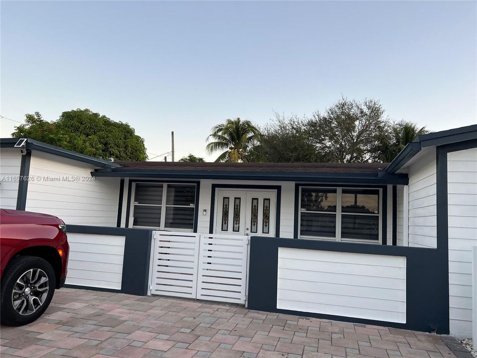 For Rent: $4,200 (3 beds, 2 baths, 1649 Square Feet)