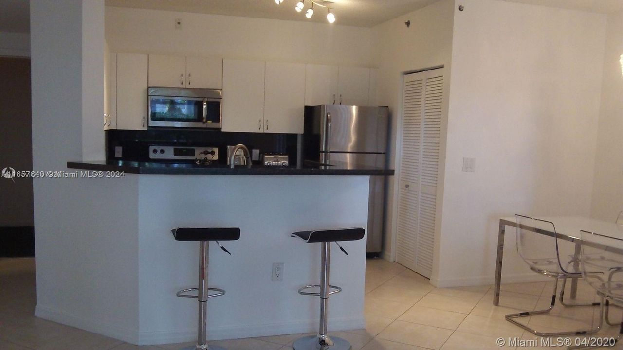 For Sale: $420,000 (1 beds, 1 baths, 750 Square Feet)