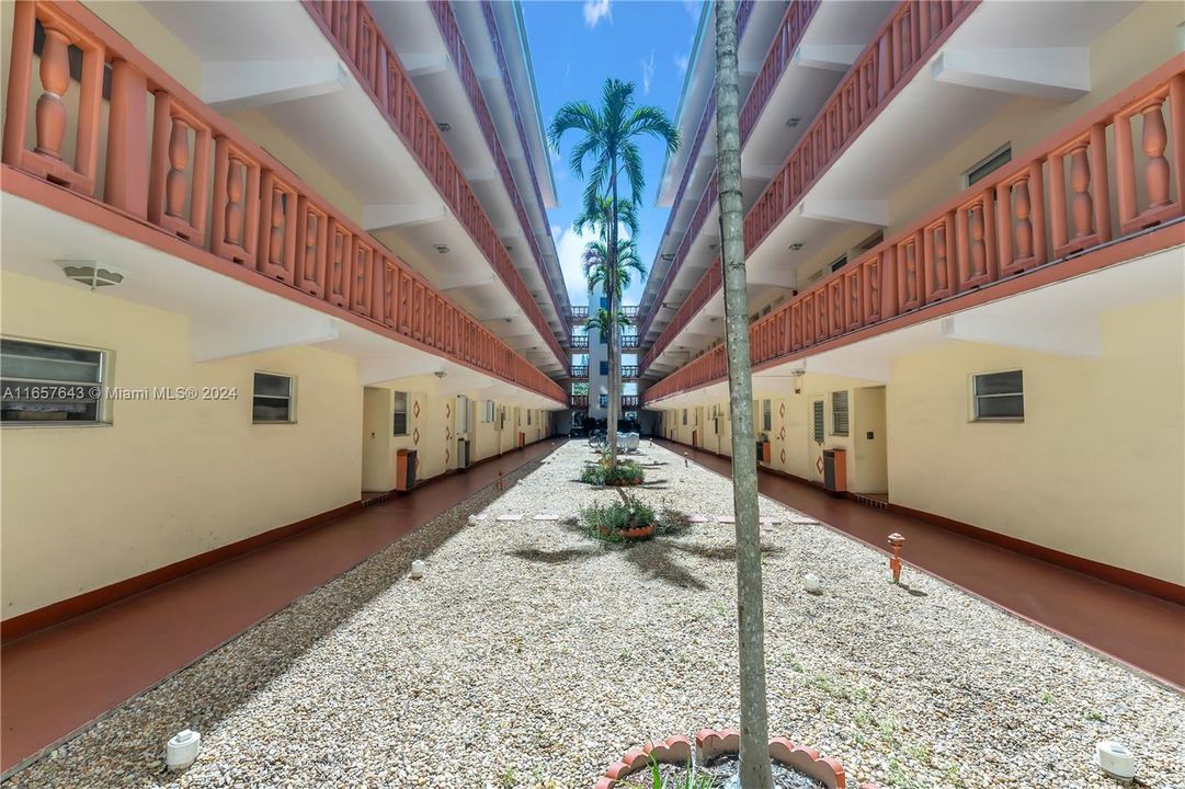 En Venta: $179,000 (2 camas, 2 baños, 1074 Pies cuadrados)