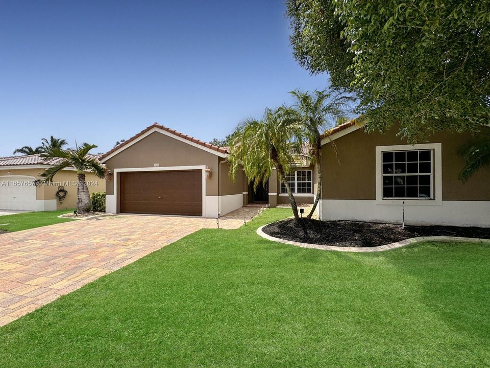 For Sale: $698,000 (3 beds, 2 baths, 1965 Square Feet)