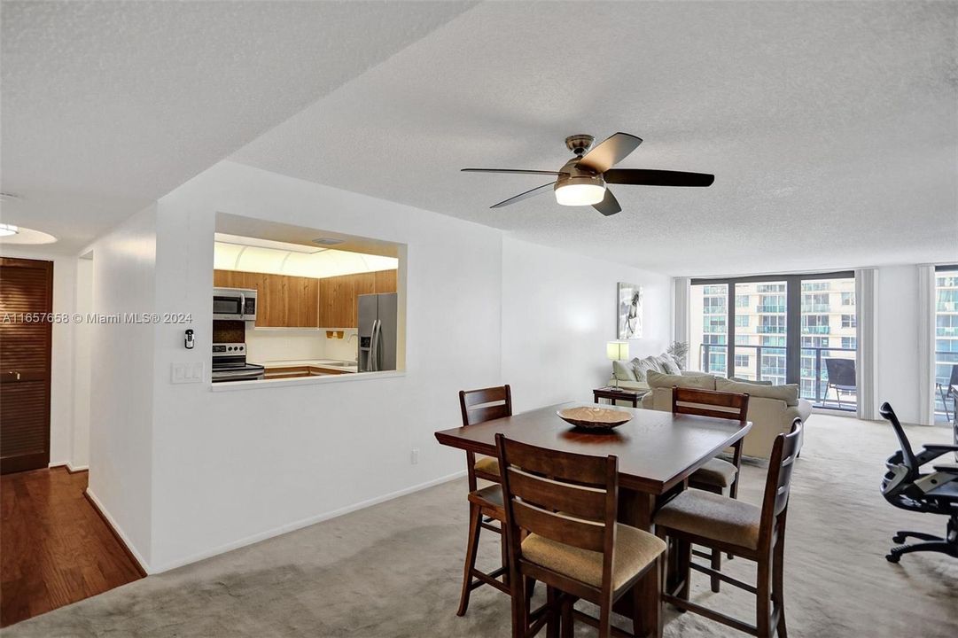 For Sale: $570,000 (2 beds, 2 baths, 1240 Square Feet)