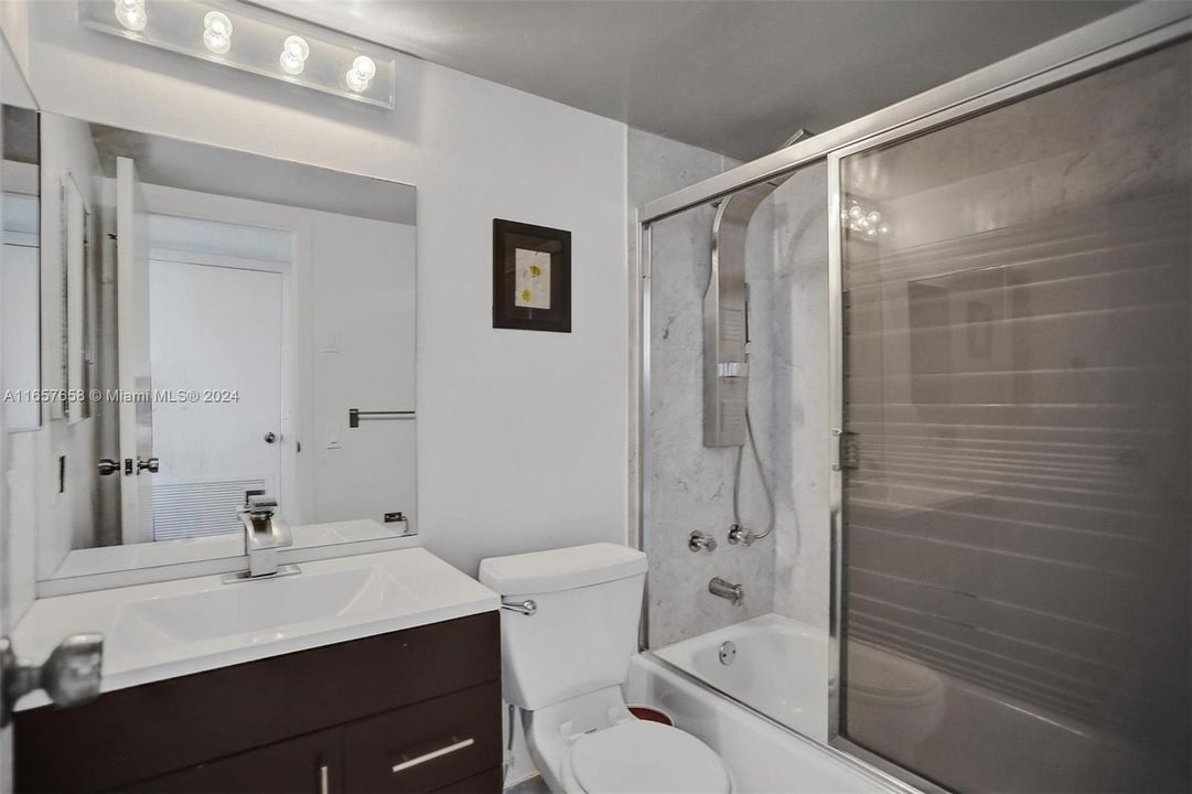 For Sale: $570,000 (2 beds, 2 baths, 1240 Square Feet)