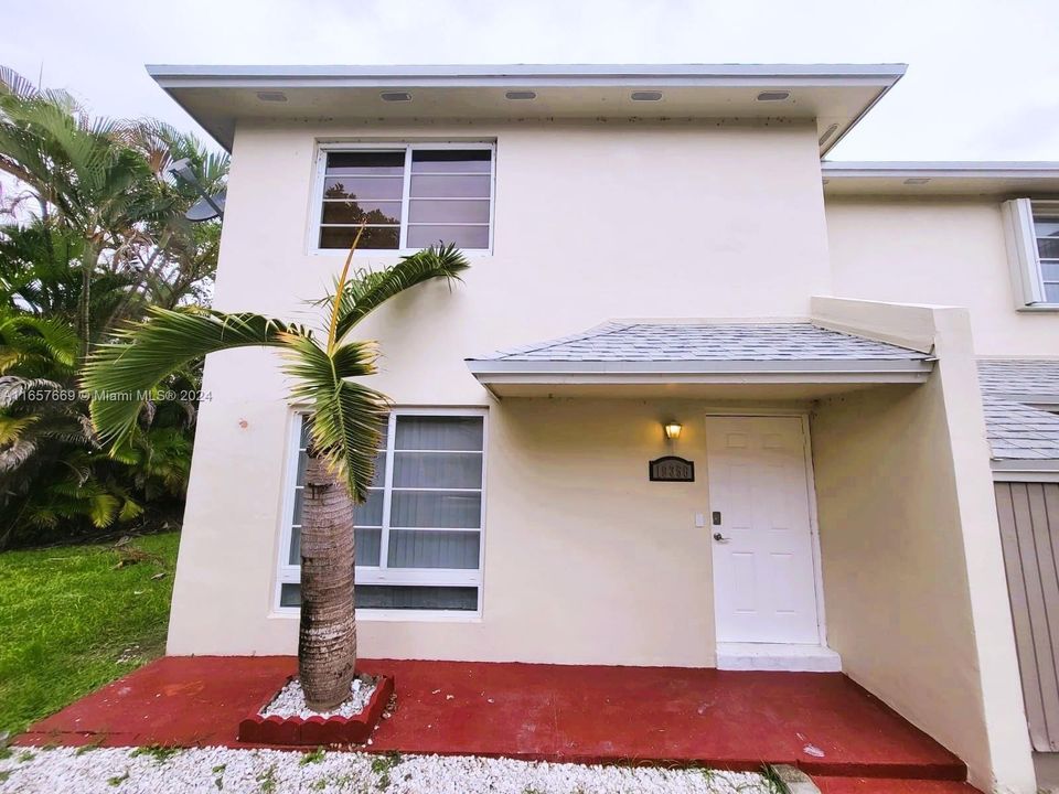 For Rent: $2,750 (3 beds, 2 baths, 1215 Square Feet)