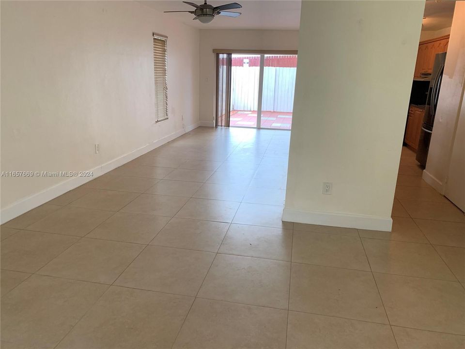 For Rent: $2,750 (3 beds, 2 baths, 1215 Square Feet)