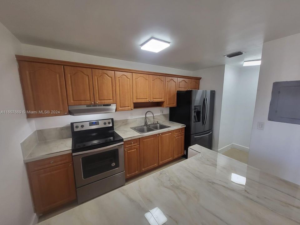 For Rent: $2,750 (3 beds, 2 baths, 1215 Square Feet)