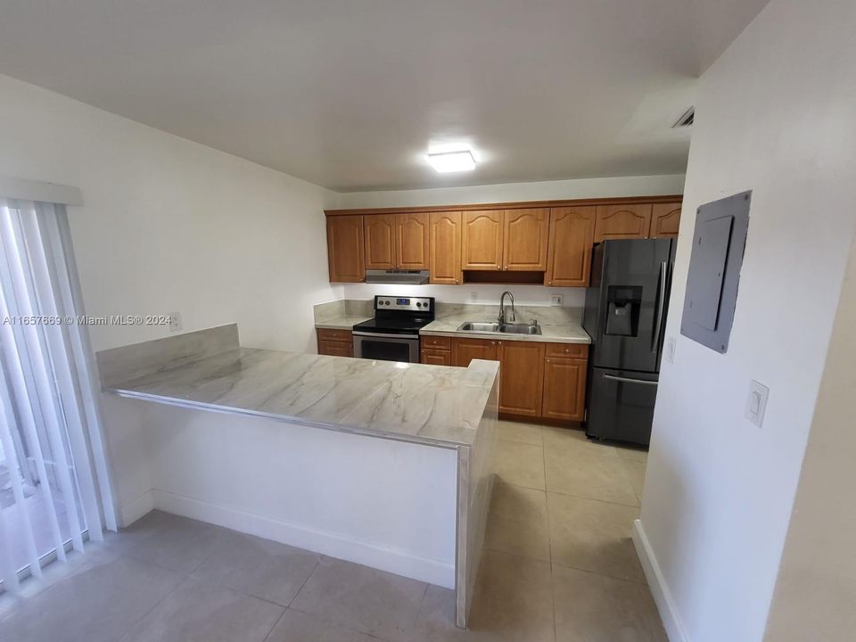 For Rent: $2,750 (3 beds, 2 baths, 1215 Square Feet)