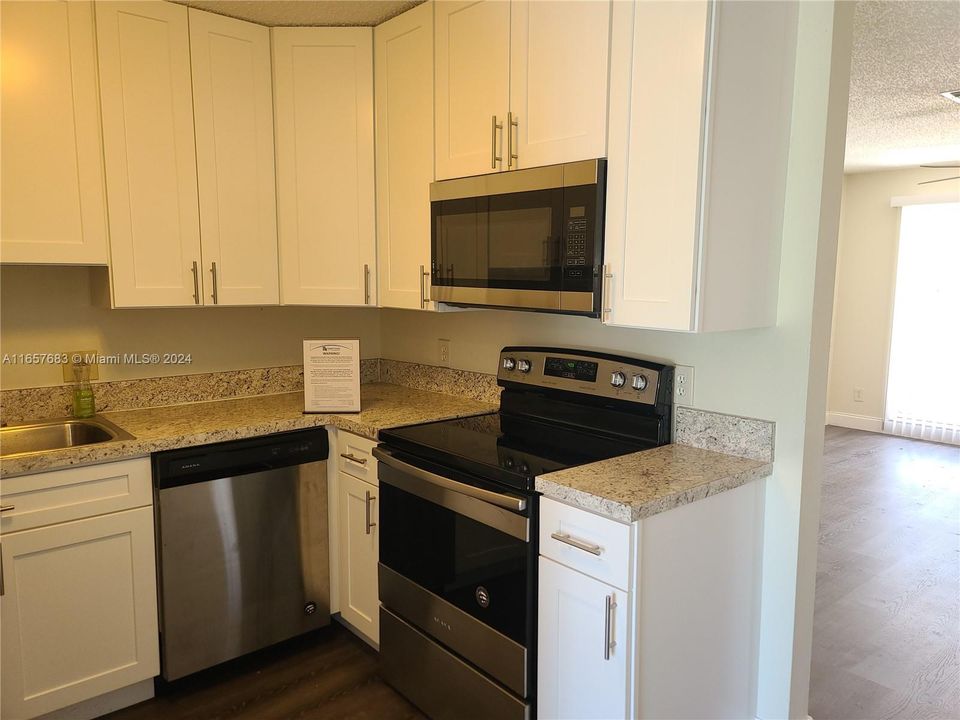 For Rent: $2,150 (3 beds, 1 baths, 1131 Square Feet)