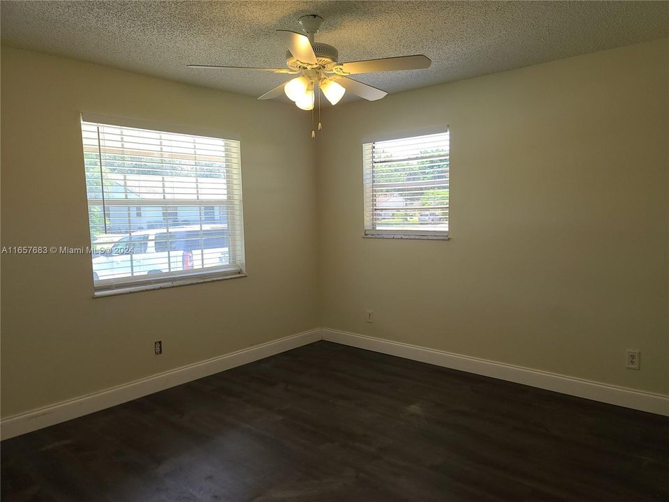 For Rent: $2,150 (3 beds, 1 baths, 1131 Square Feet)