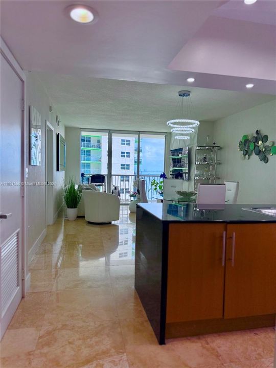 For Sale: $450,000 (1 beds, 1 baths, 791 Square Feet)