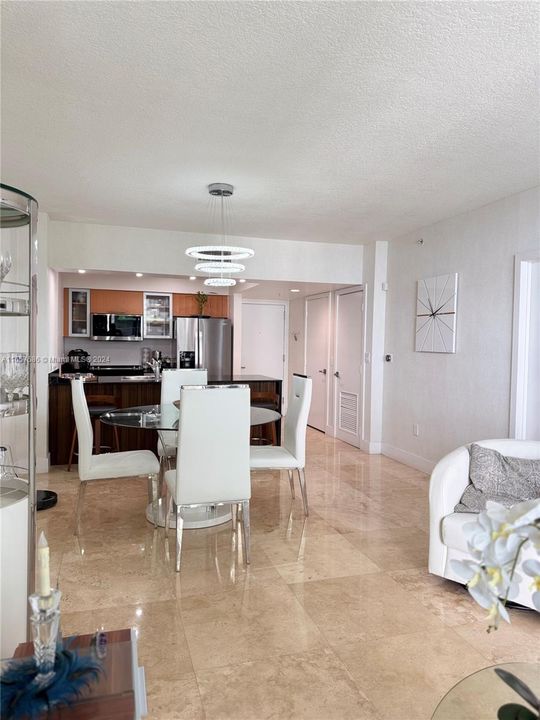 For Sale: $444,900 (1 beds, 1 baths, 791 Square Feet)