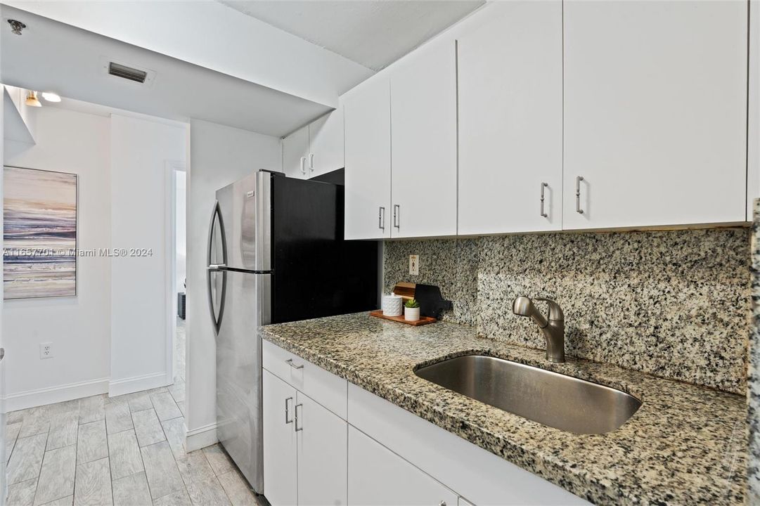 Active With Contract: $339,000 (2 beds, 2 baths, 920 Square Feet)