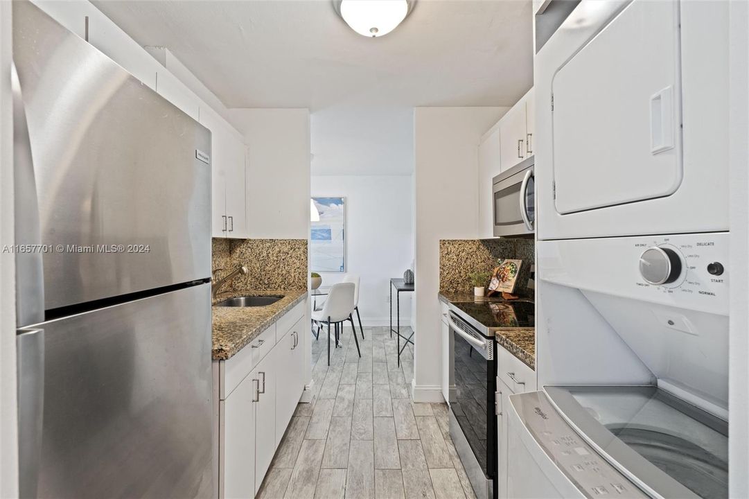 For Sale: $339,000 (2 beds, 2 baths, 920 Square Feet)