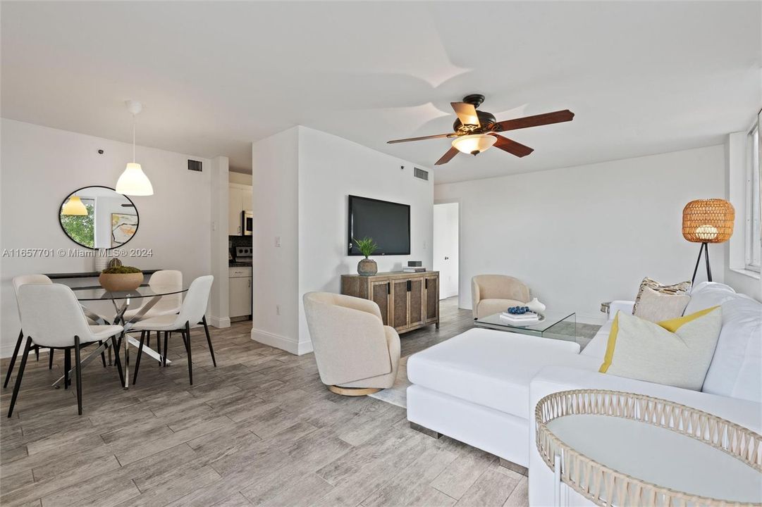 Active With Contract: $339,000 (2 beds, 2 baths, 920 Square Feet)