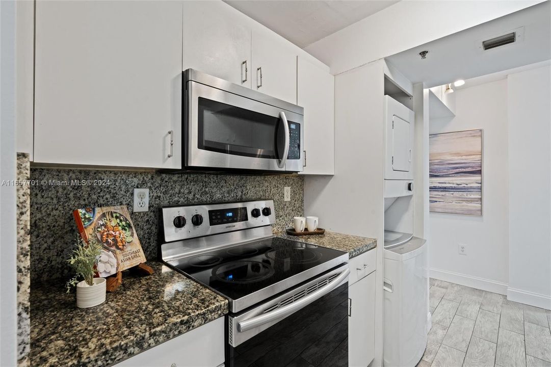 For Sale: $339,000 (2 beds, 2 baths, 920 Square Feet)