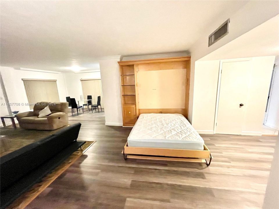 For Sale: $395,000 (1 beds, 2 baths, 1275 Square Feet)