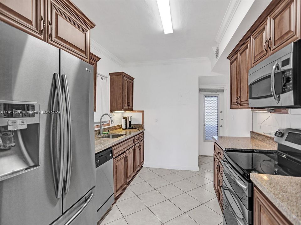 For Sale: $395,000 (1 beds, 2 baths, 1275 Square Feet)