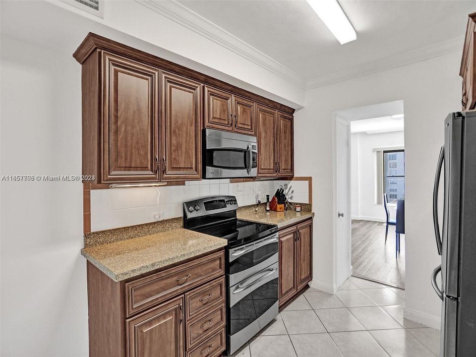 For Sale: $395,000 (1 beds, 2 baths, 1275 Square Feet)