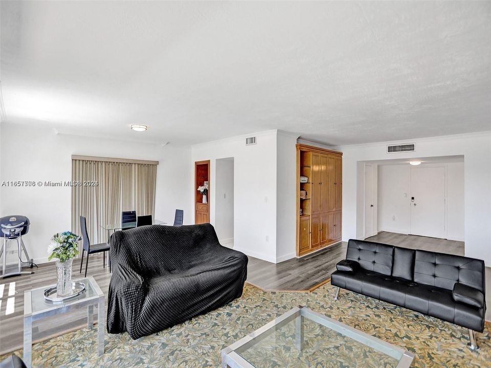 For Sale: $395,000 (1 beds, 2 baths, 1275 Square Feet)