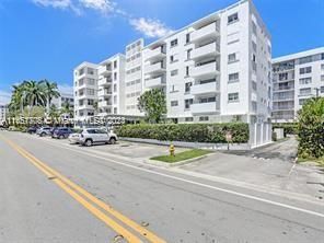 For Sale: $395,000 (1 beds, 2 baths, 1275 Square Feet)